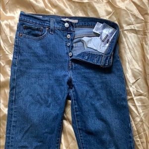 Levi’s Wedgie fit jeans